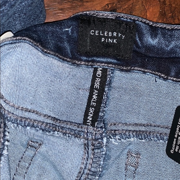 New Celebrity Pink Jeans ๐ ๐๐คณ๐ป - Picture 7 of 8